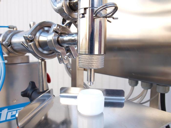 Semiautomatic filling machines